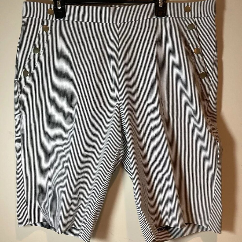 Liz Claiborne Wms Bermuda Short Size XXL Black/White Stripe 2 pockets *NEW*